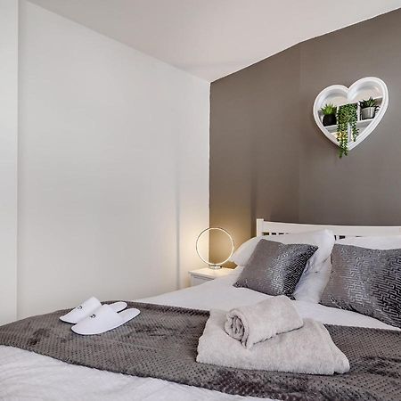 Modern Apartment In Central Lincoln Bagian luar foto