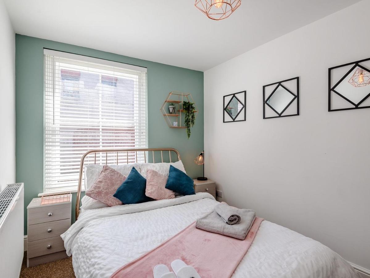 Modern Apartment In Central Lincoln Bagian luar foto