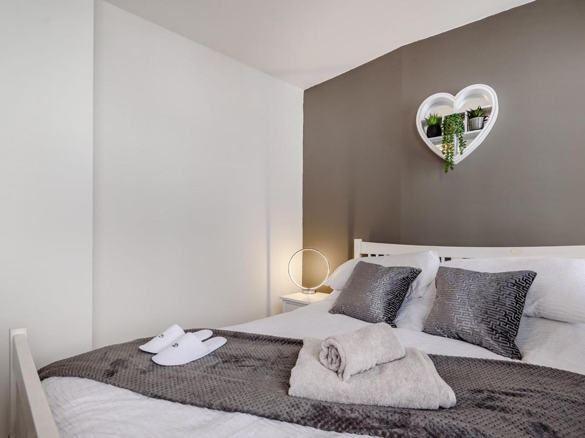 Modern Apartment In Central Lincoln Bagian luar foto