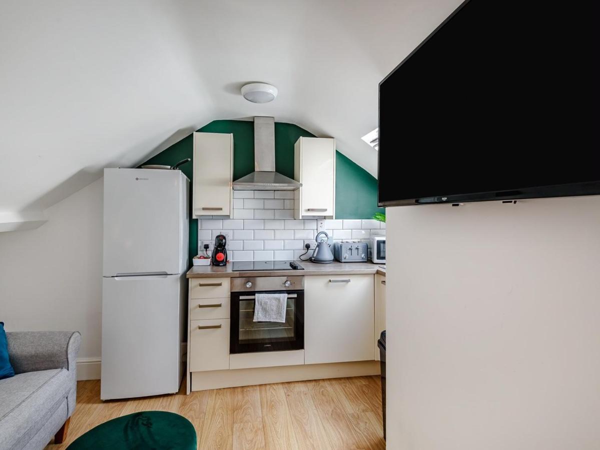 Modern Apartment In Central Lincoln Bagian luar foto