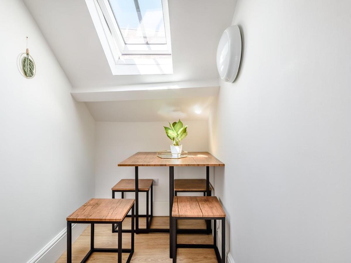 Modern Apartment In Central Lincoln Bagian luar foto